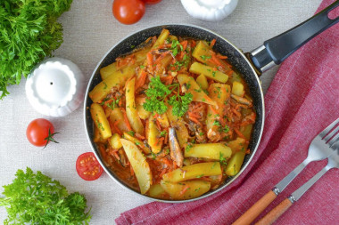 Картошка с килькой в томатном соусе
