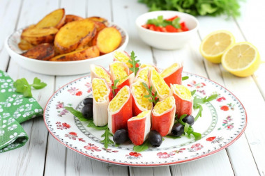 Крабовые палочки с сыром и яйцом закуска