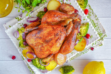 Курица с хрустящей корочкой запеченная в духовке целиком