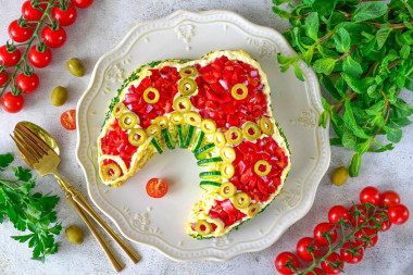 Салат русская красавица с курицей и ветчиной