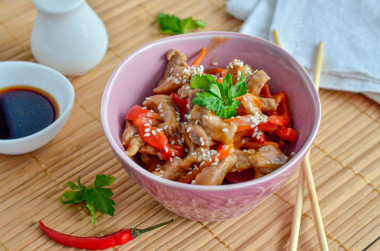 Мясо по китайски в кисло сладком соусе