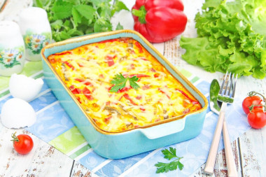 Яичная запеканка с овощами, ветчиной и сыром в духовке