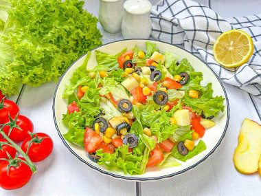 Салат с кукурузой и яблоками
