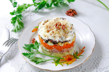 Салат копченая курица чернослив и грибы шампиньоны