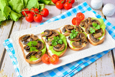 Бутерброды с шампиньонами