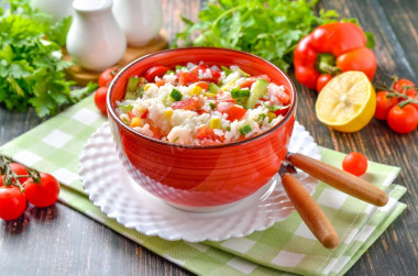 Салат с рисом и овощами