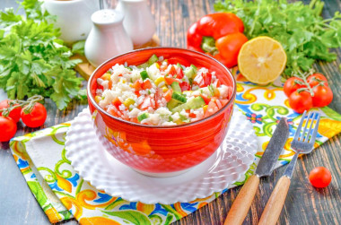 Салат с рисом и овощами