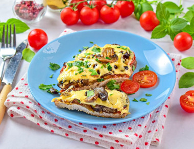 Свинина с шампиньонами в духовке