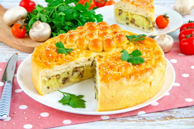 Дрожжевой пирог с картофелем