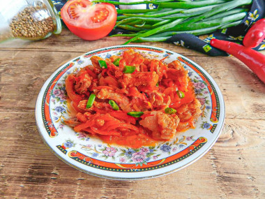 Мясо свинина с подливкой на сковороде