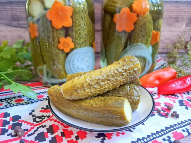 Огурцы с луком и морковью в маринаде на зиму