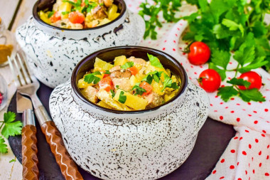 Жаркое в горшочках в духовке с мясом