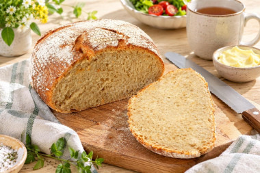 Домашний хлеб с пшеничной цельнозерновой мукой на закваске