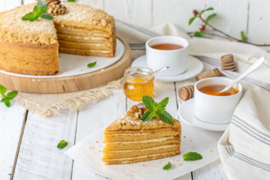 Медовый торт со сметанным кремом классический