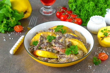 Говядина с айвой тушеная