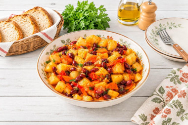 Картошка с консервированной фасолью