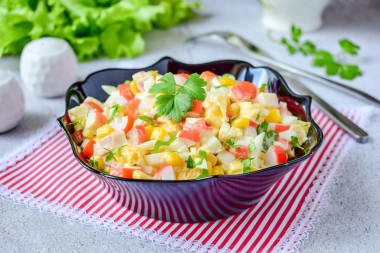 Салат с апельсином и крабовыми палочками