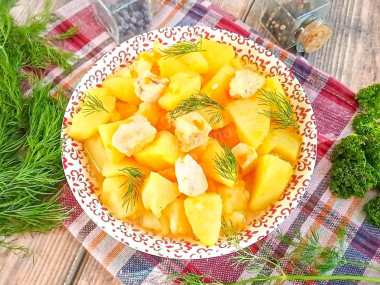 Куриные грудки тушеные с картошкой в мультиварке