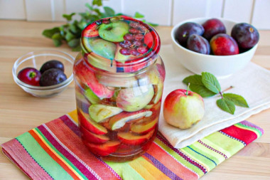 Компот из яблок и слив на зиму