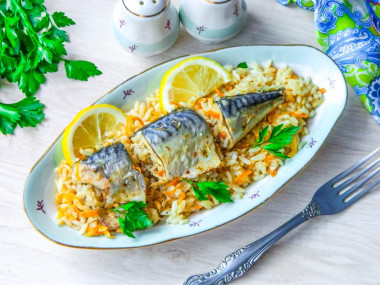 Скумбрия с рисом в духовке