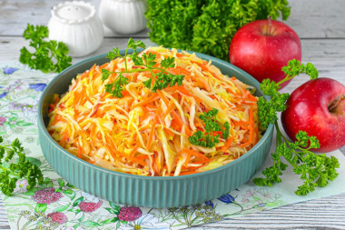 Салат с капустой и яблоком