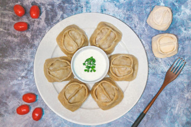 Манты с мясом и курдючным жиром в пароварке