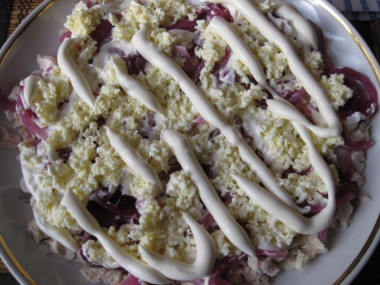 Рецепт - Салат Белый снег - Шаг 8 -  Равномерно наносим майонез.