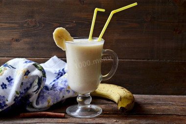 Банановый коктейль молочный