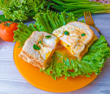 Хлеб с сыром и яйцом