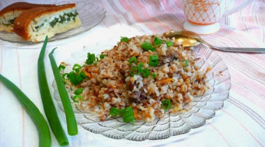 Гречка с тушенкой и грибами в мультиварке
