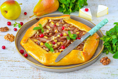 Галета с грушей и сыром камамбер