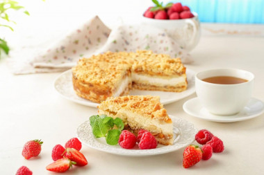 Насыпной пирог с творогом и яблоками в духовке