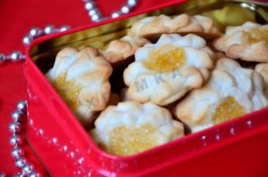 Печенье Курабье с яблочным джемом и корицей