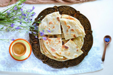 Лепешка без начинки на сковороде