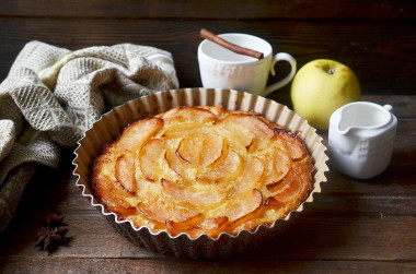 Пирог с карамелизованными яблоками