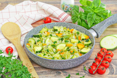 Кабачки с капустой на сковороде