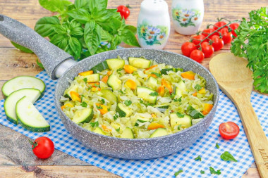 Кабачки с капустой на сковороде
