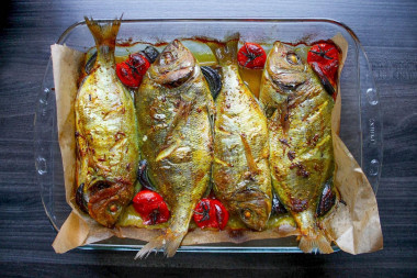 Дорадо целиком в духовке