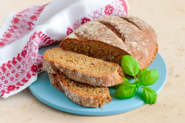 Черный хлеб из ржаной и пшеничной муки в духовке