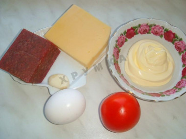 Рецепт - Салат с копченой колбасой, сыром, помидорами, яйцами - Шаг 1 - Ингредиенты
