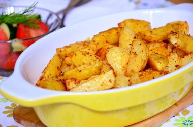 Молодой картофель запеченный с травами и чесноком в духовке