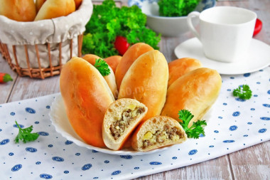 Пирожки с мясом и картошкой в духовке