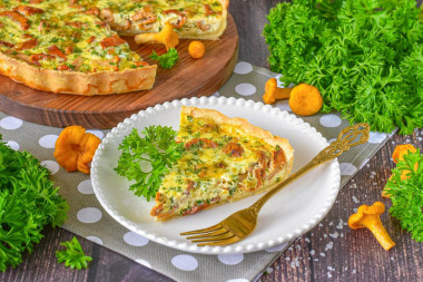 Открытый пирог киш с лисичками