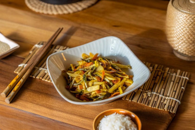 Салат морская капуста с морковкой по корейски