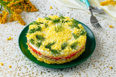 Салат Мимоза с консервированной горбушей классический