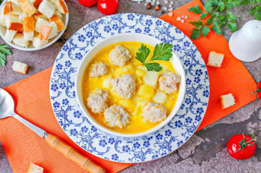 Сливочный суп с фрикадельками