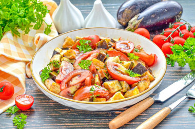 Хрустящие баклажаны с помидорами и соевым соусом