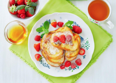 Гренки из батона на сковороде с яйцом и молоком