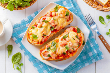 Мини пицца на батоне в духовке