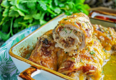 Рулетики из свинины с начинкой в духовке